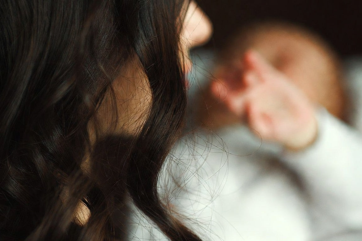 Postpartum Hair Fall in Pakistan: Causes, Timeline & What Actually Helps